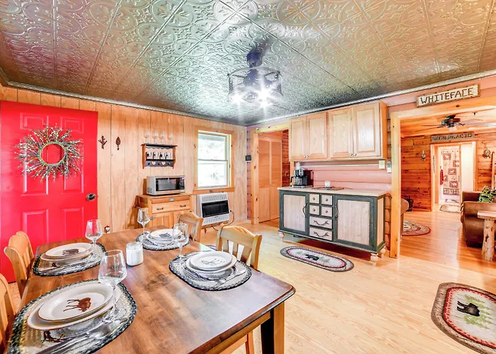 'Cardinal Pines' Cabin On 8 Acres - Dog Friendly!